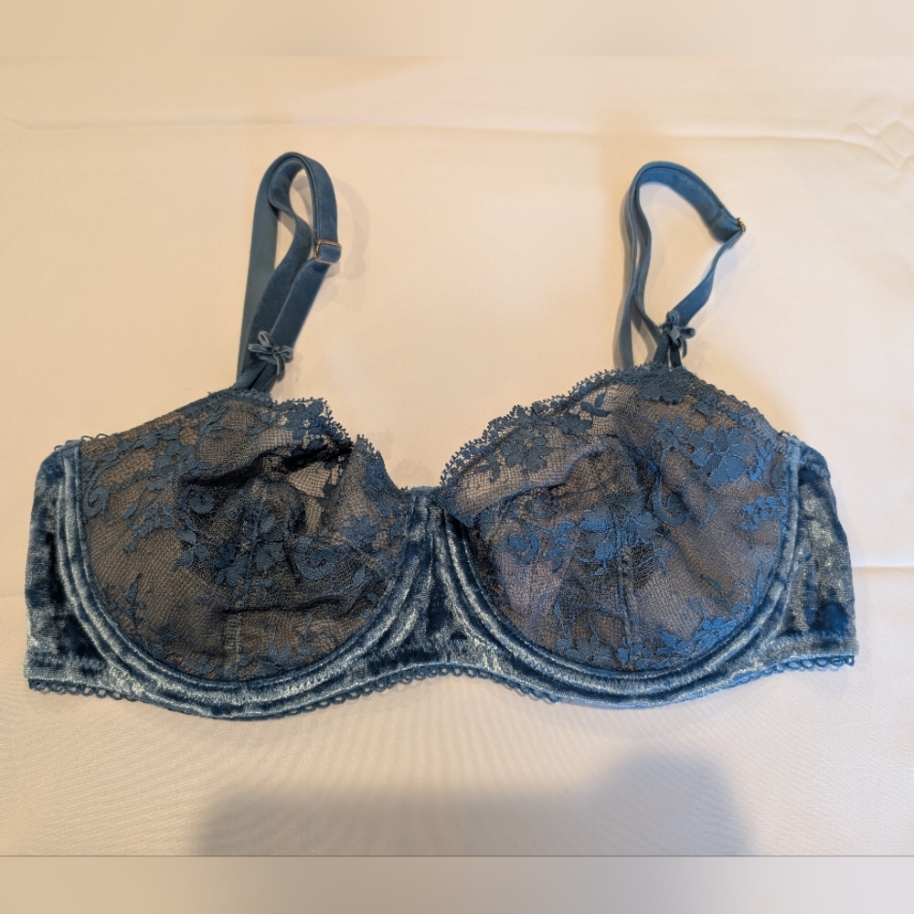 Victoria's Secret Dream Angels Blue Lace Bra Push Up Without Padding Size 34DD